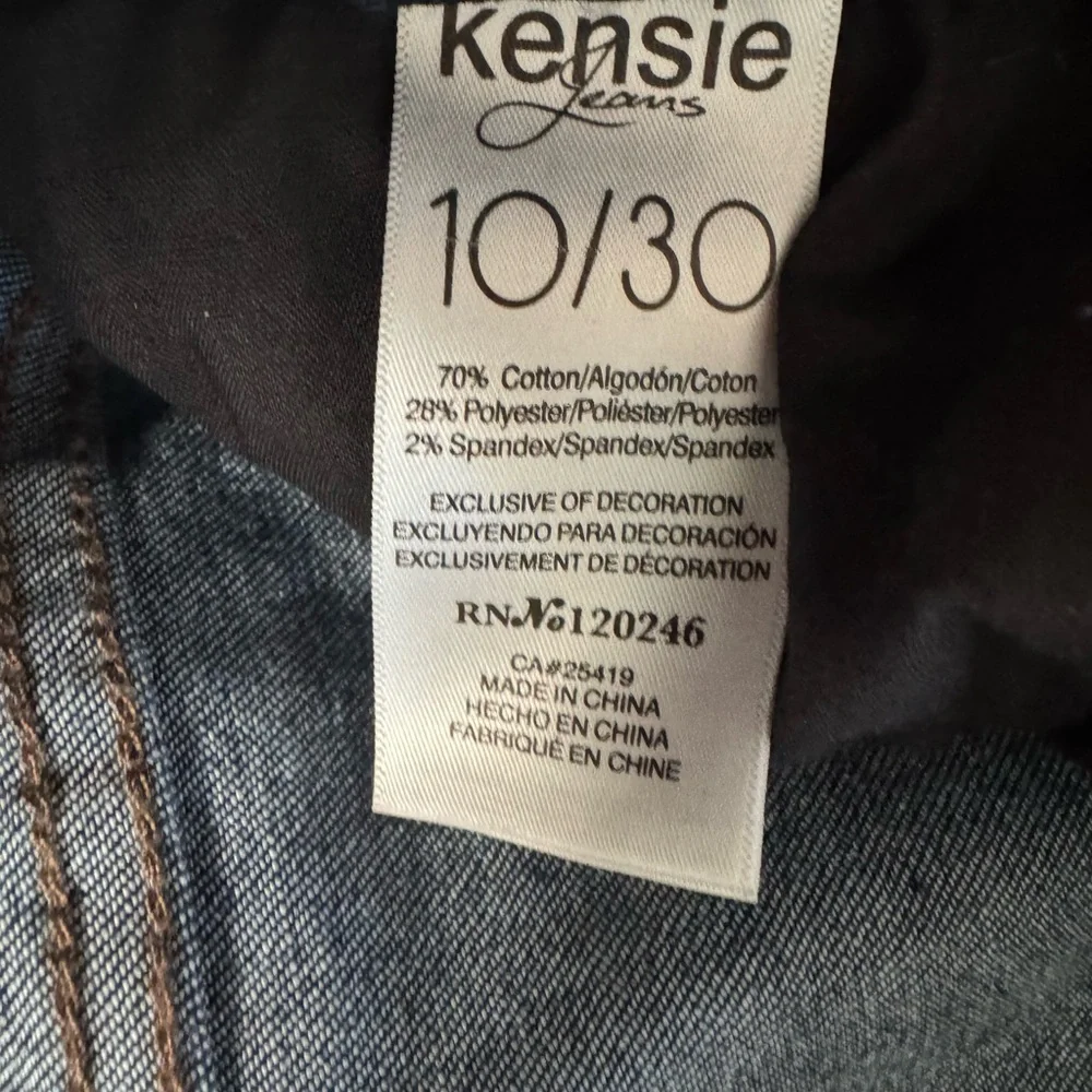 Women’s Size 10/30 Kensie Dark Blue Skinny Jeans with Button-Fly - Picture 4 of 4